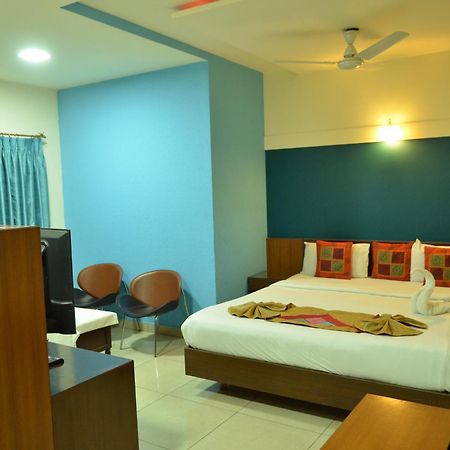 העיר בנגלור Cubbon Suites - 10 Minute Walk To Mg Road, Mg Road Metro And Church Street מראה חיצוני תמונה