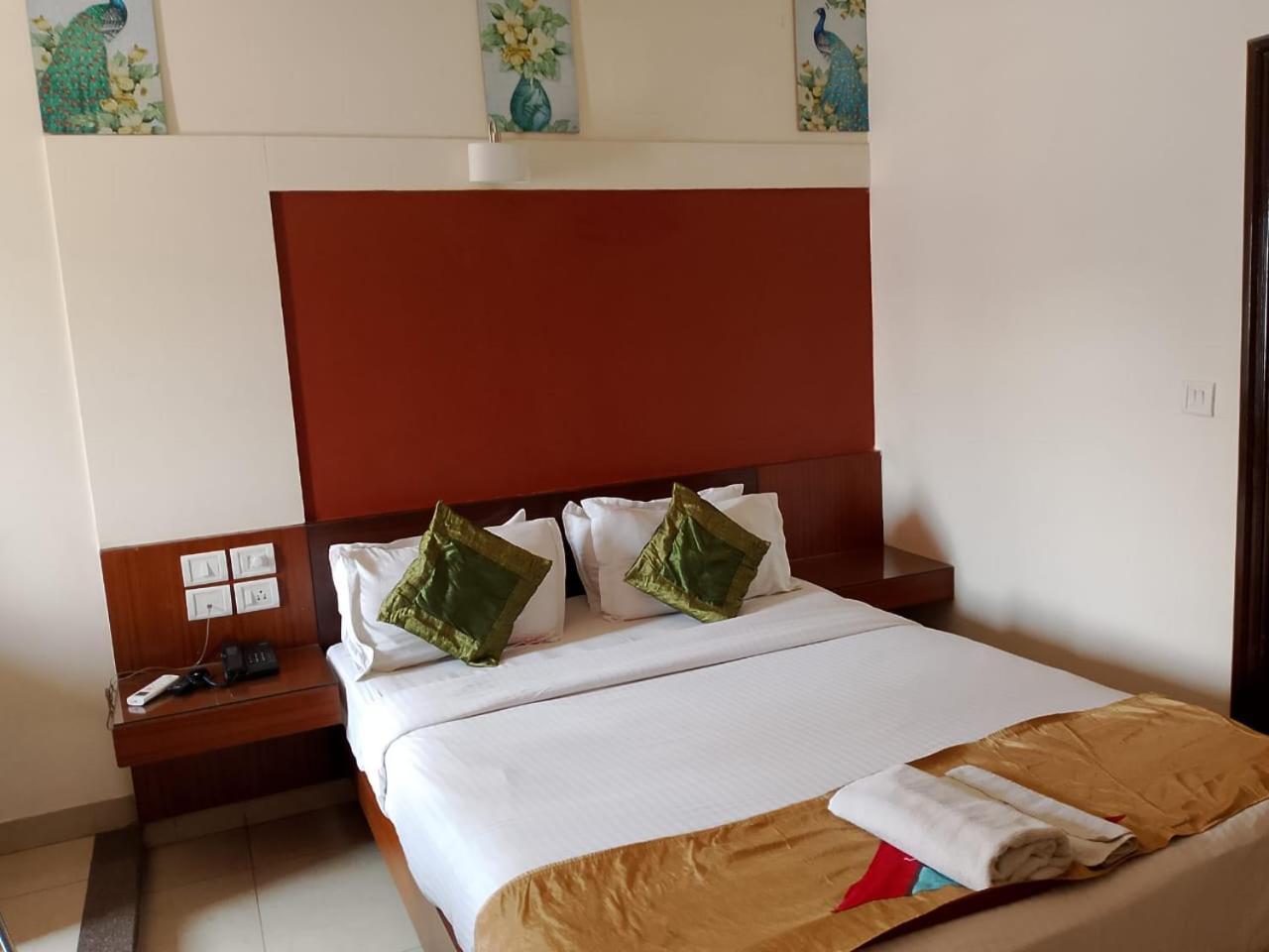 העיר בנגלור Cubbon Suites - 10 Minute Walk To Mg Road, Mg Road Metro And Church Street מראה חיצוני תמונה